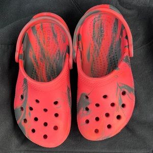 Toddler Crocs Size 11 Red Black Marble